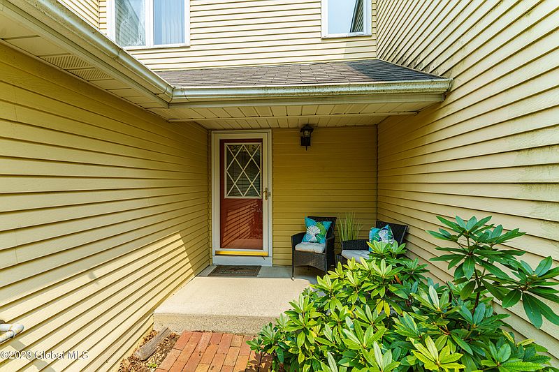 2nd image of 72 Commonwealth Drive