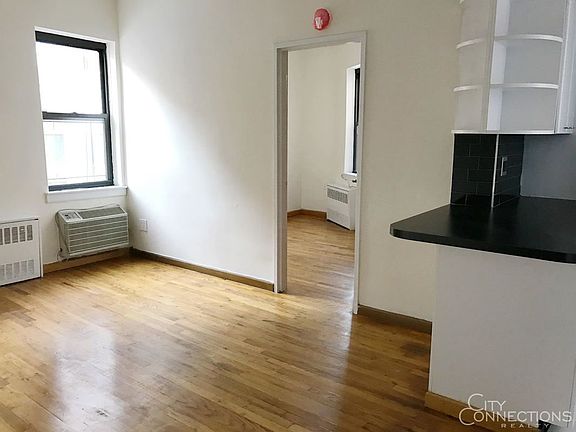 3rd image of 65 Downing St APT 4A