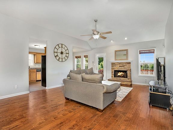 4th image of 3811 Maliki Dr