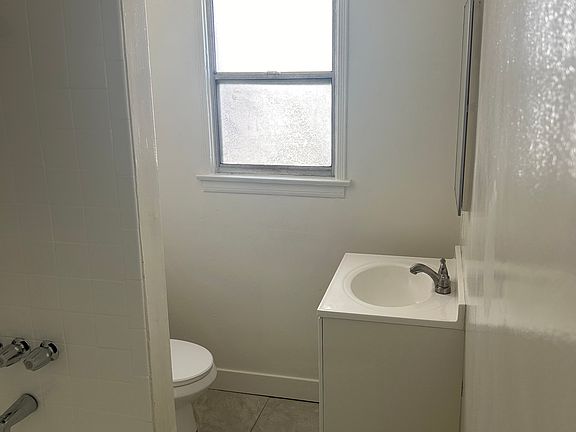 4th image of 10527 S Budlong Ave