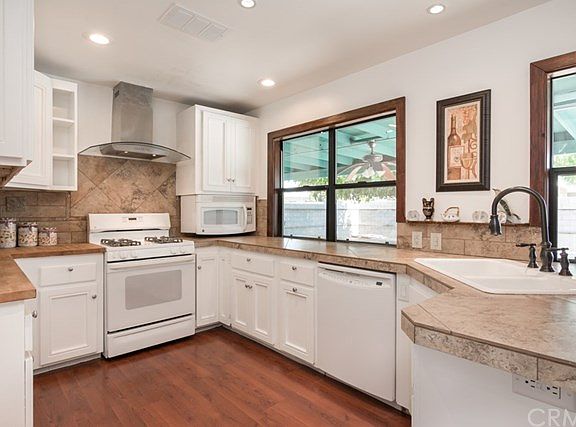 5th image of 69876 Papaya Ln