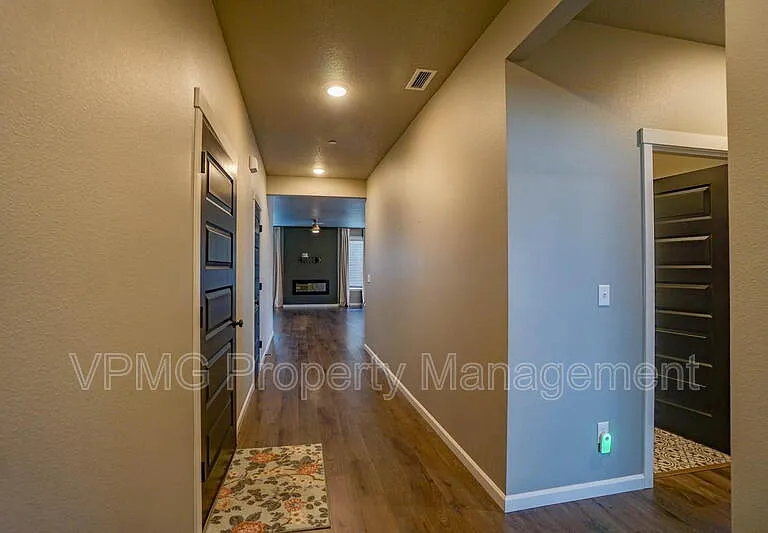 604 NW 25th Way — Photo 4