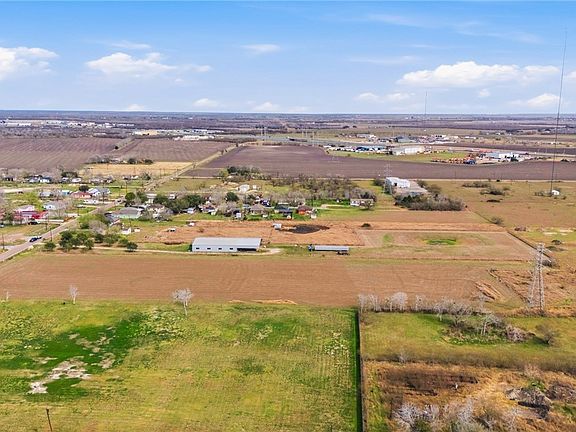 3rd image of 4107 Hanselman Rd