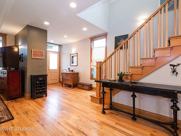 4th image of 2153 Ashland Ave