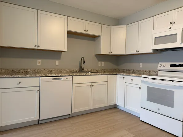 641 Manton Ave APT 10, Providence, RI 02909