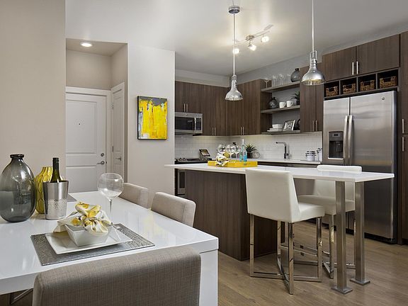2nd image of 800 Bellaire St #109