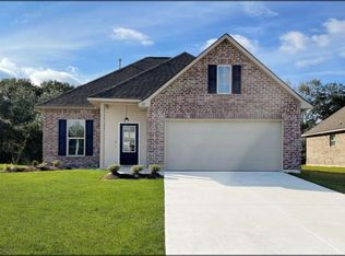 211 Zachary Ln, Bridge City, TX 77611