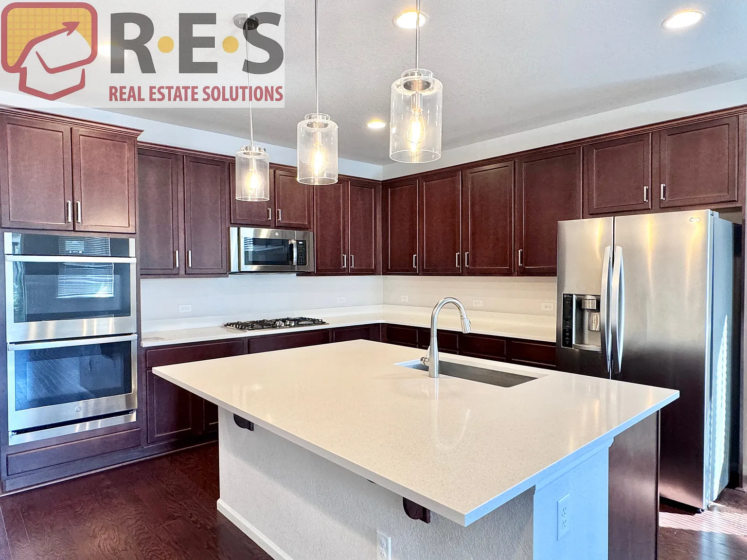 5 bed, 3862 sqft, $3,795 — Photo 2