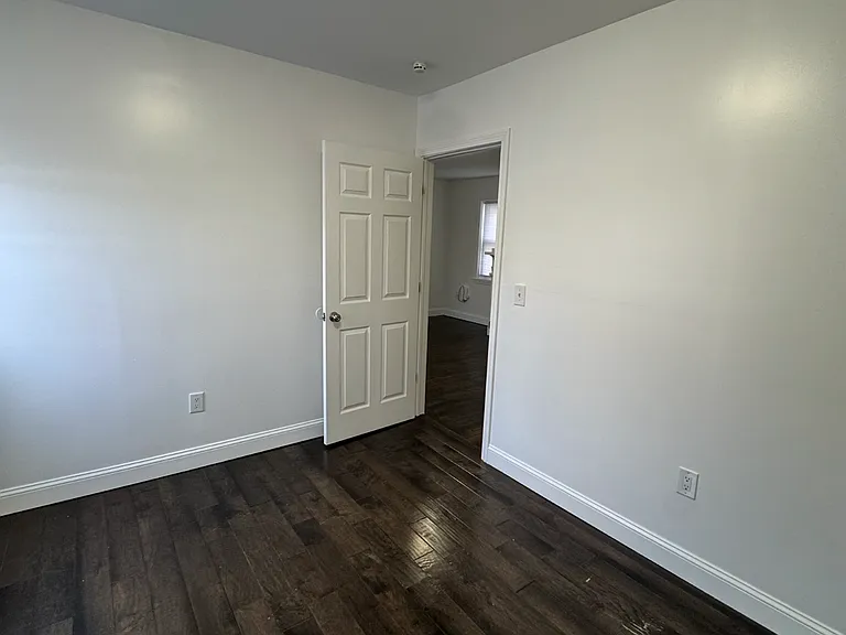 26 Brewer St #1 — Photo 5
