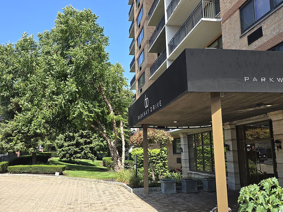 1st image of 60 Parkway Dr E #F