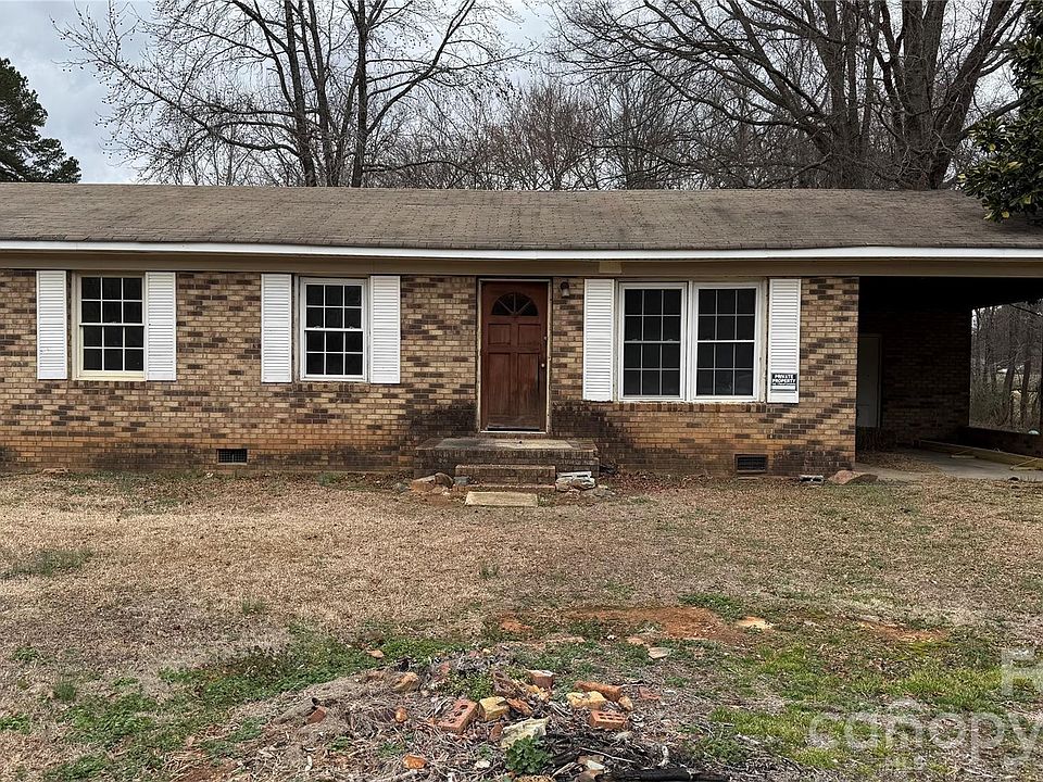 1st image of 215 Gaddis Rd