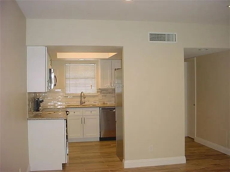 3823 S Maryland Pkwy — Photo 11