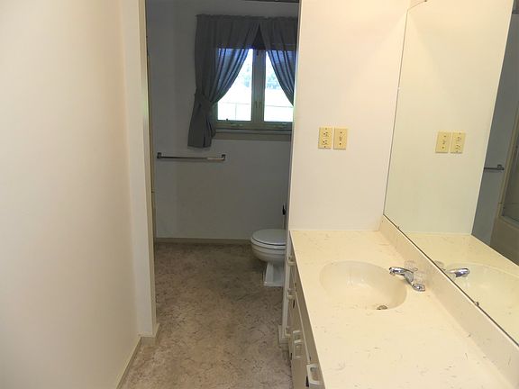 5th image of 506 S 10th St