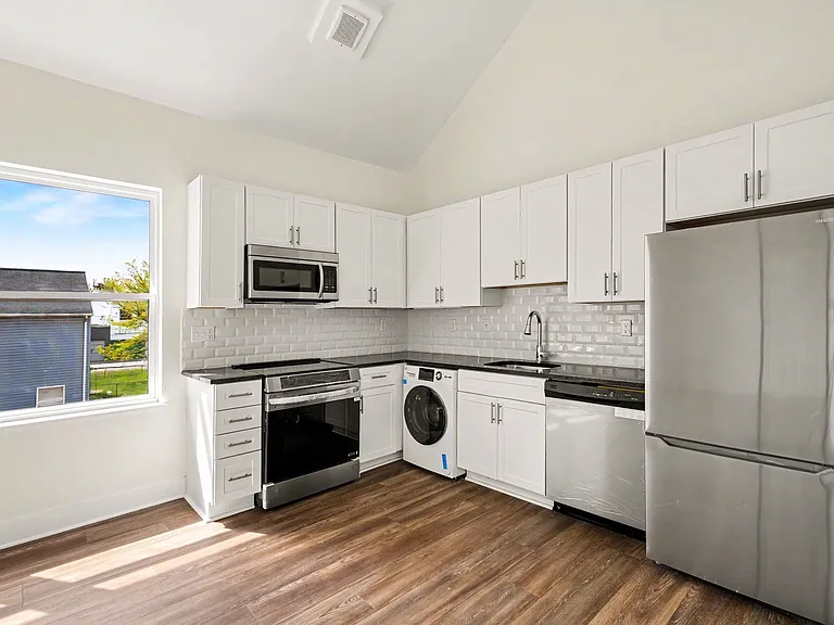 4729 Rohns St #1A — Photo 3