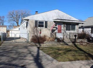28019 Larchmont St, Saint Clair Shores, MI