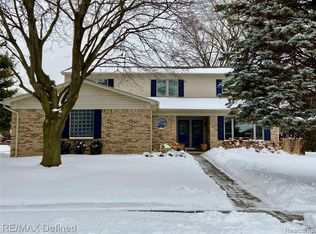 40741 Rainier Dr, Sterling Heights, MI 48313