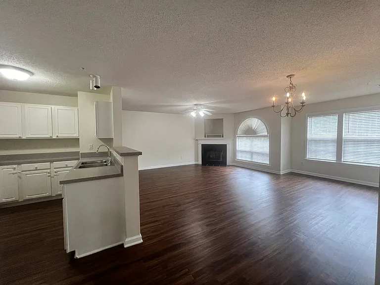 914 Scholastic Ct — Photo 8