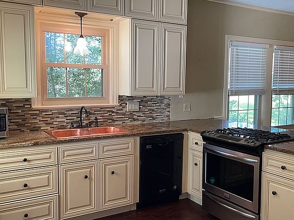 3rd image of 3008 Avenue K