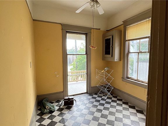 5th image of 212 W Park Ave