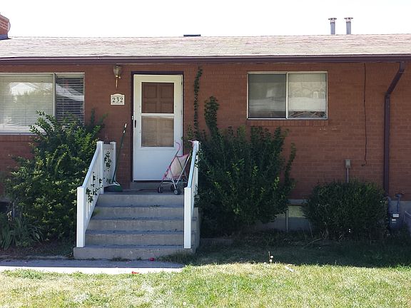 3rd image of 230 S Cherry Hill Dr