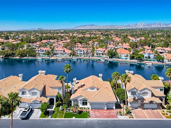 4th image of 2981 Harbor Cove Dr