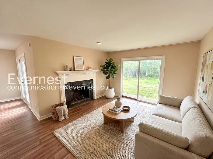 3 bed, 2.5 bath, 1501 sqft, $1,475 — Photo 2