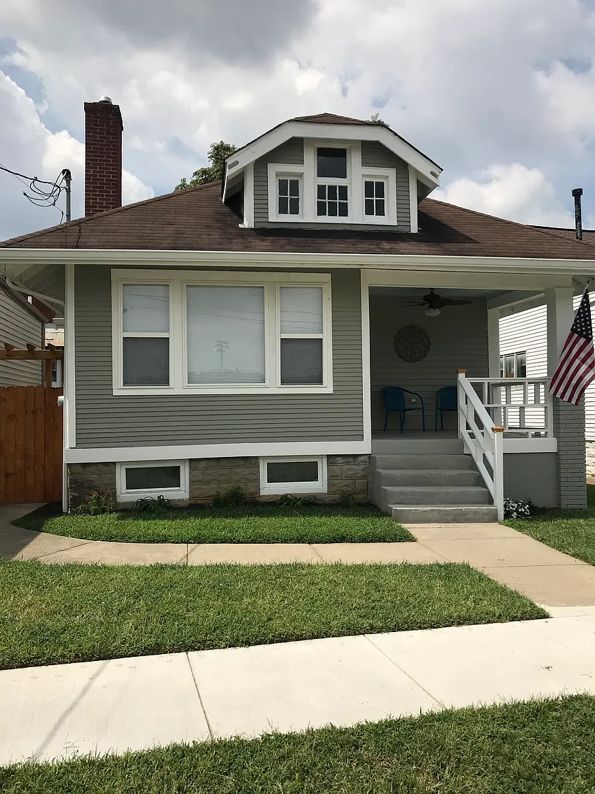 204 Berry Ave photo 1