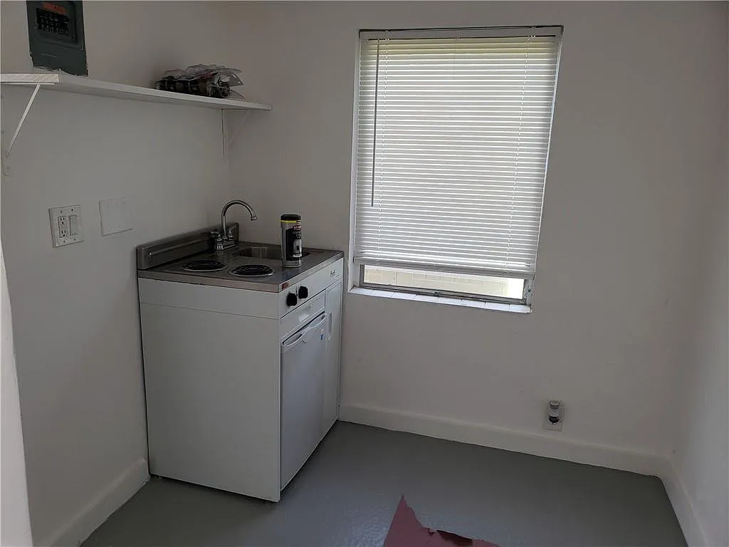 Studio, 1.0 bath, 375 sqft, $1,400 — Photo 3