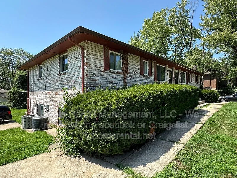2 bed, 1.0 bath, 900 sqft, $950 — Photo 2