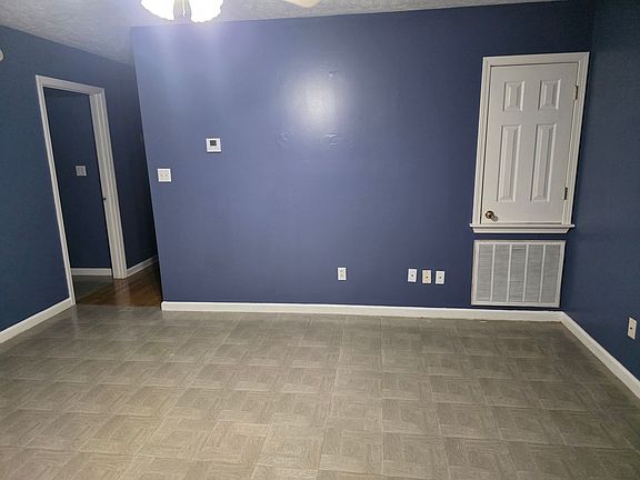 3rd image of 103 Stanford Cir APT 9