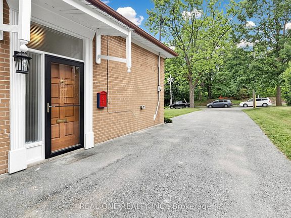 5th image of 49 Bayview Pkwy #Basement