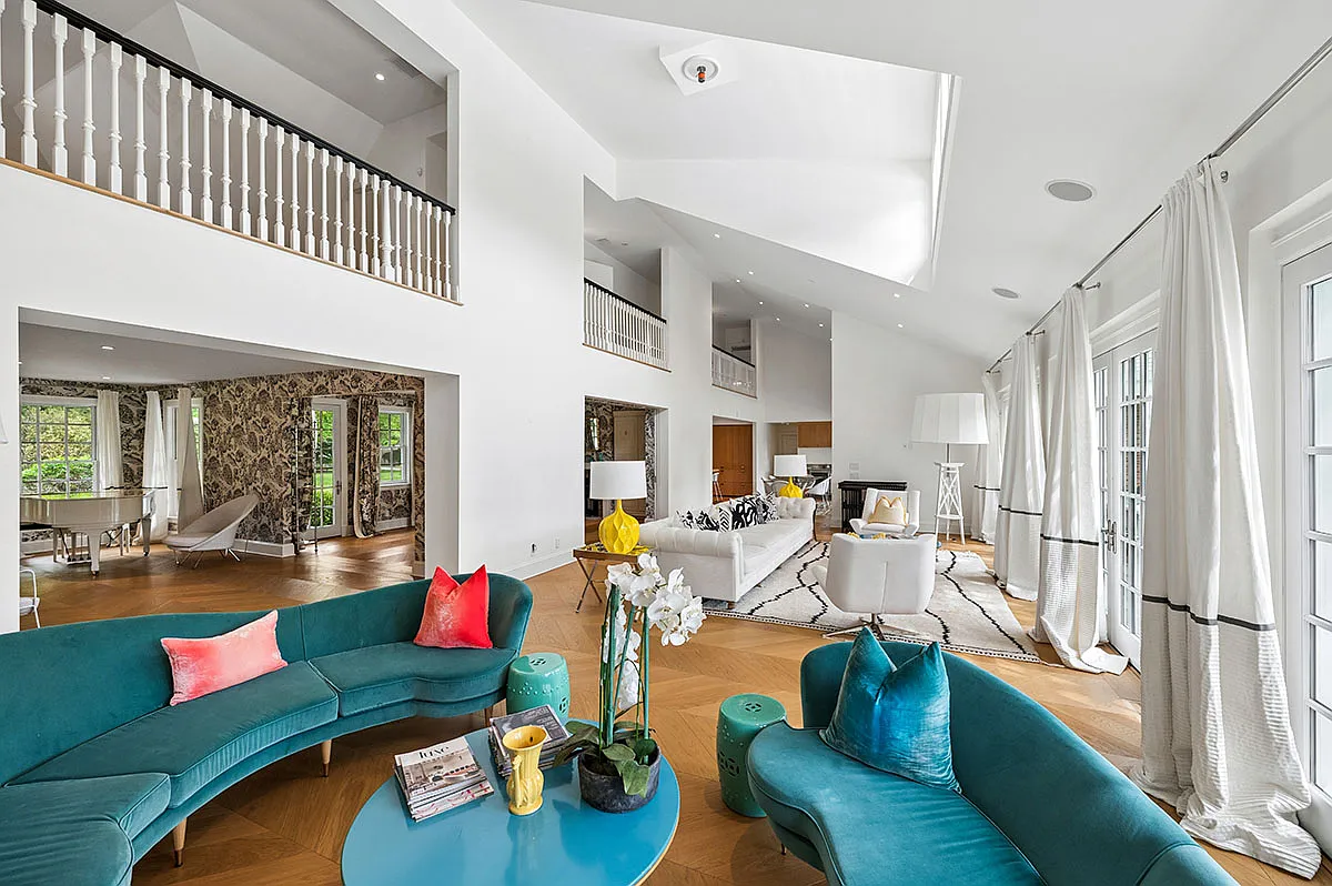 Resort-Like 9 Acre, 9 Bedroom East Hampton Estate With Tennis — Photo 4