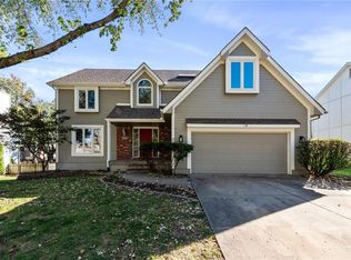221 SE Sumpter Dr, Lees Summit, MO 64063