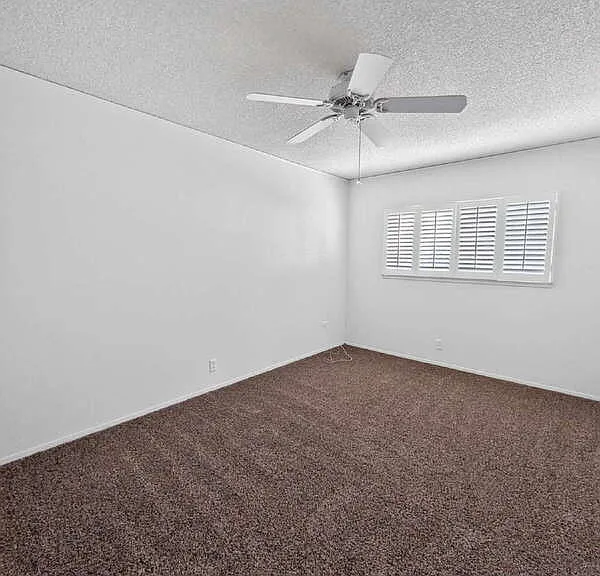 4459 Avenida Granada — Photo 11