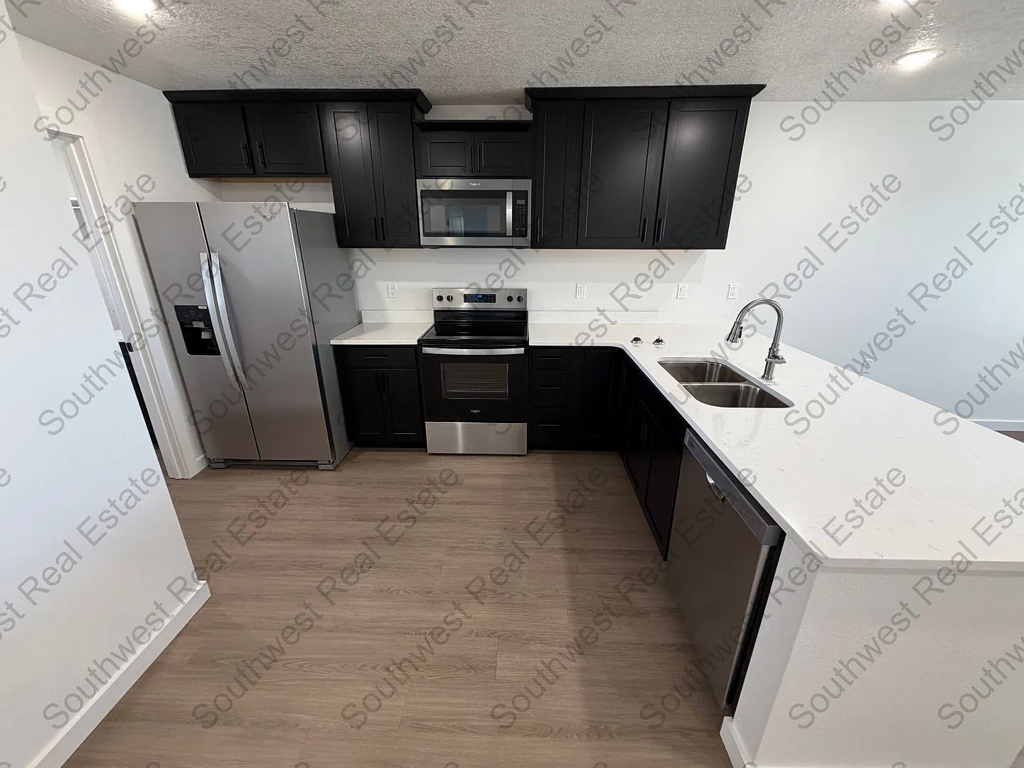 3525 Ethan — Photo 2