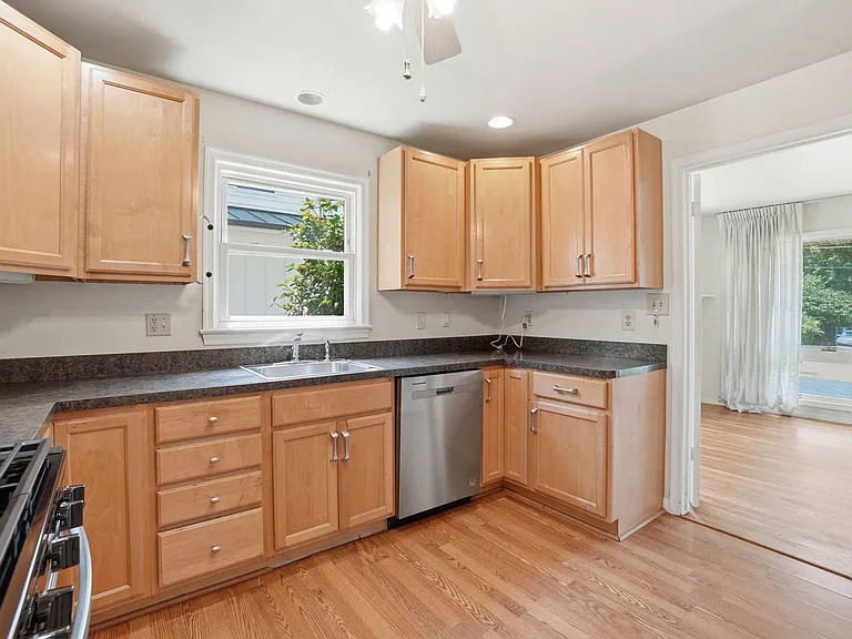 108 Battle St SW — Photo 7