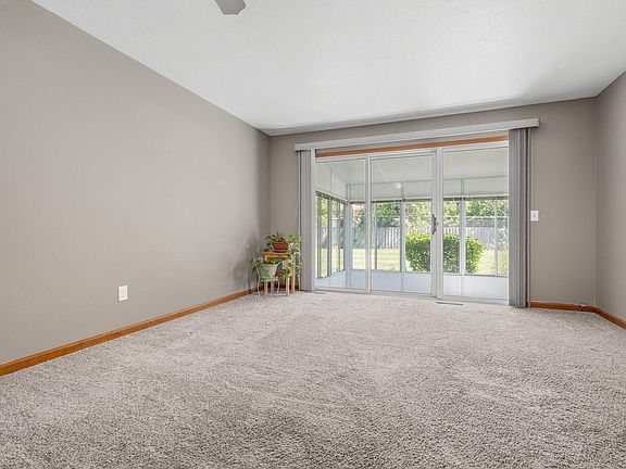 3rd image of 5128 Green Meadow Rd