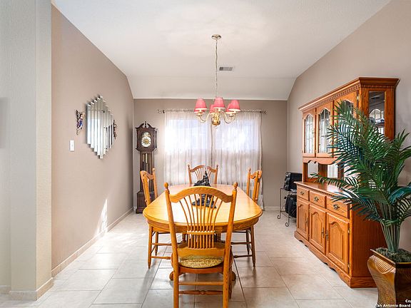 4th image of 615 Fairglen Ct