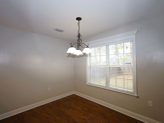3rd image of 4037 Glen Laurel Dr N