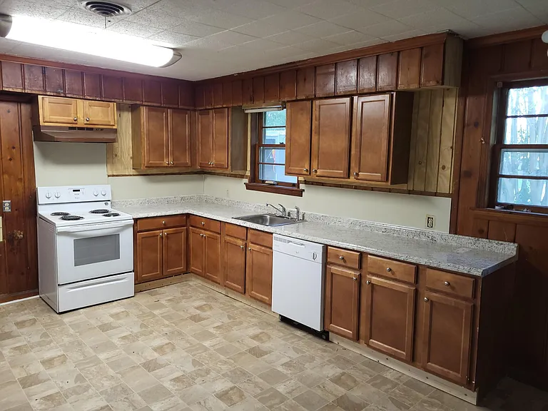 221 Prince Ave — Photo 10