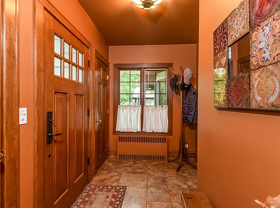 3rd image of 3840 Clausen Ave