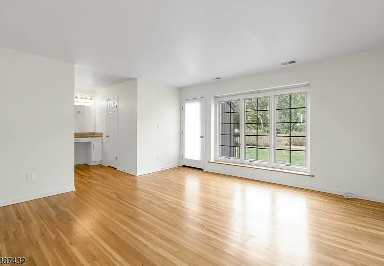 10 Shelley Pl — Photo 19