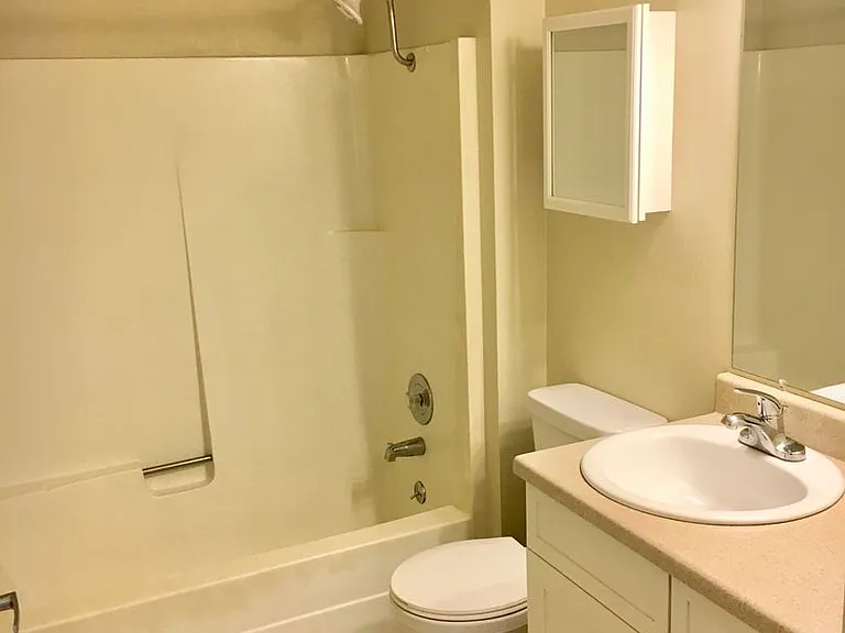 616 W 4th SAG616 — Photo 9