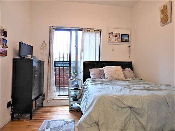 2nd image of 305 E 92nd St #6R