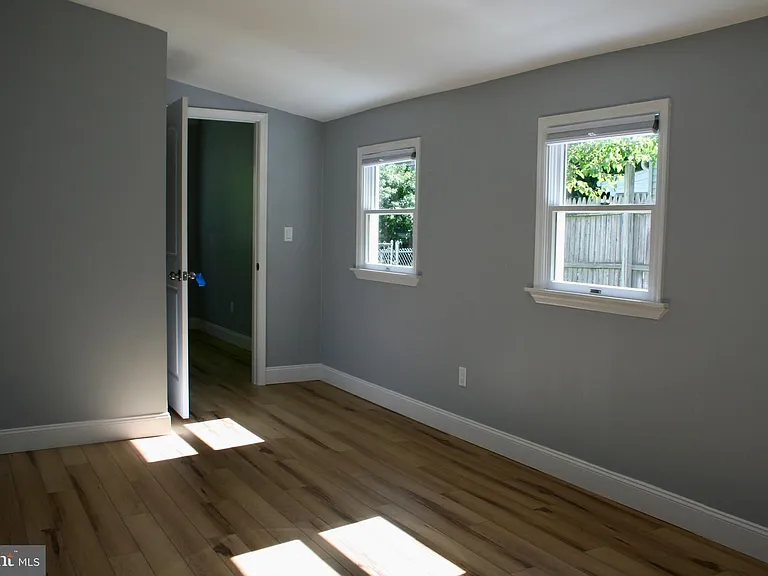 124 Stratford Ave — Photo 18