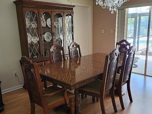 Formal dining room w/slider