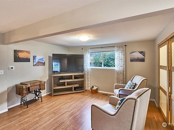 3rd image of 1504 Vista Drive SE