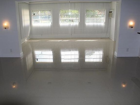 4th image of 5305 Seagrape Cir