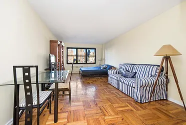 Rented by R New York