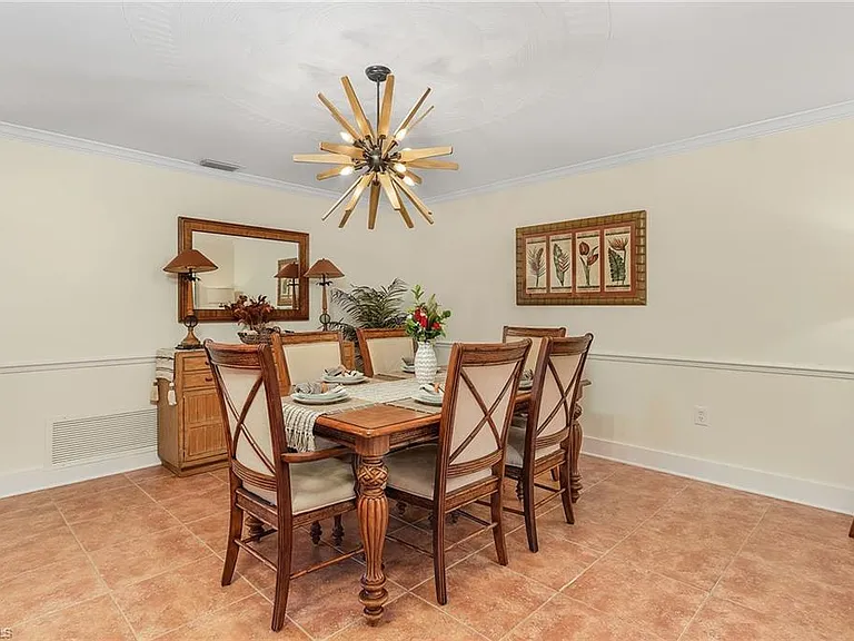 2950 Coach House Ln — Photo 18